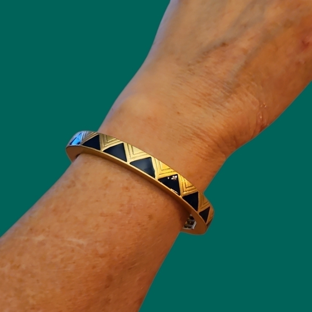 3/$30 LIA SOPHIA Navy On Point Zigzag Chevron Bangle Stretch Bracelet